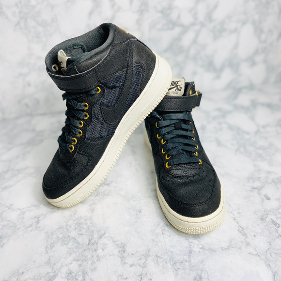 Nike Other - Black Summit White Lifestyle Airforce 1 LV8